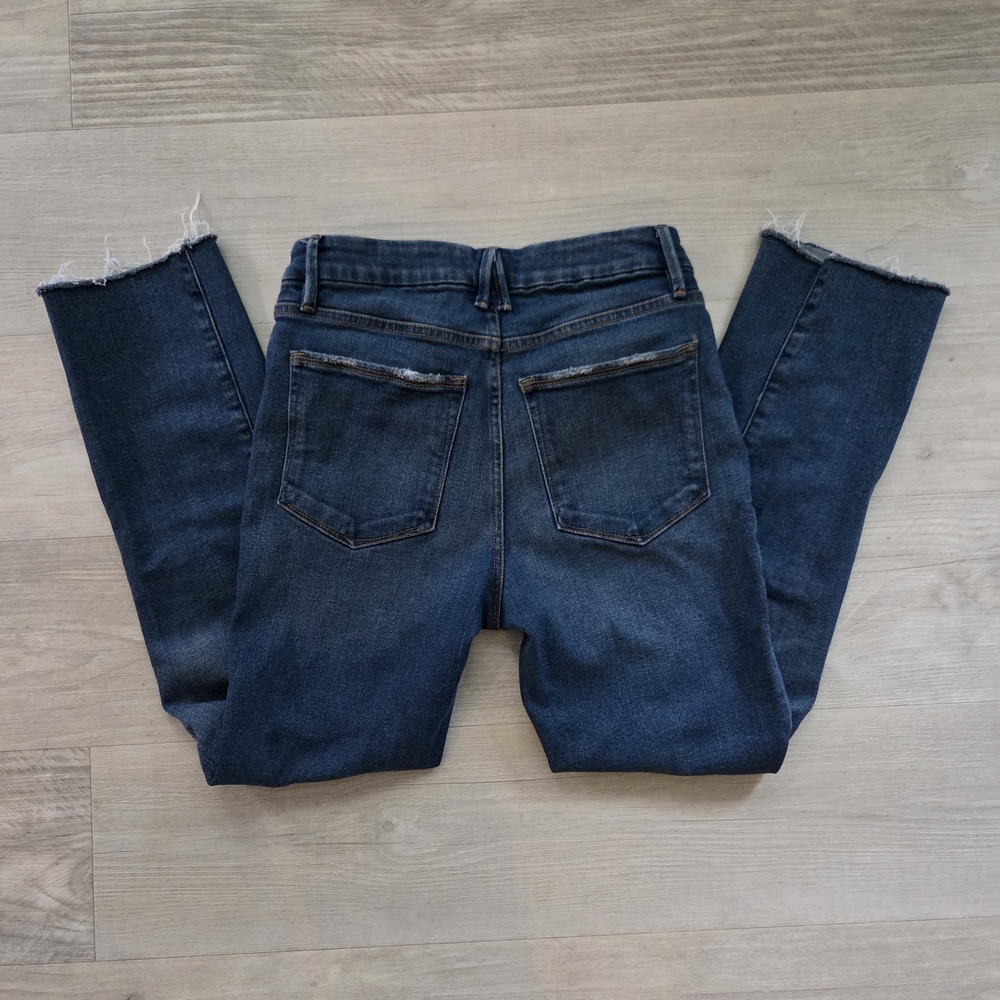 Good American Straight Leg with Raw Hem - Picture 6 of 9